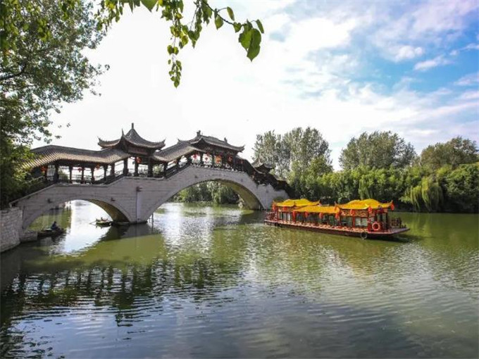 青岛到台儿庄古城滕州微山湖二日游行程 青岛到台儿庄古城滕州微山湖二日游行程