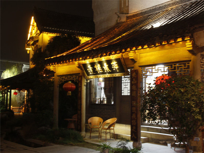 青岛到台儿庄古城尼山圣境二日游行程不含